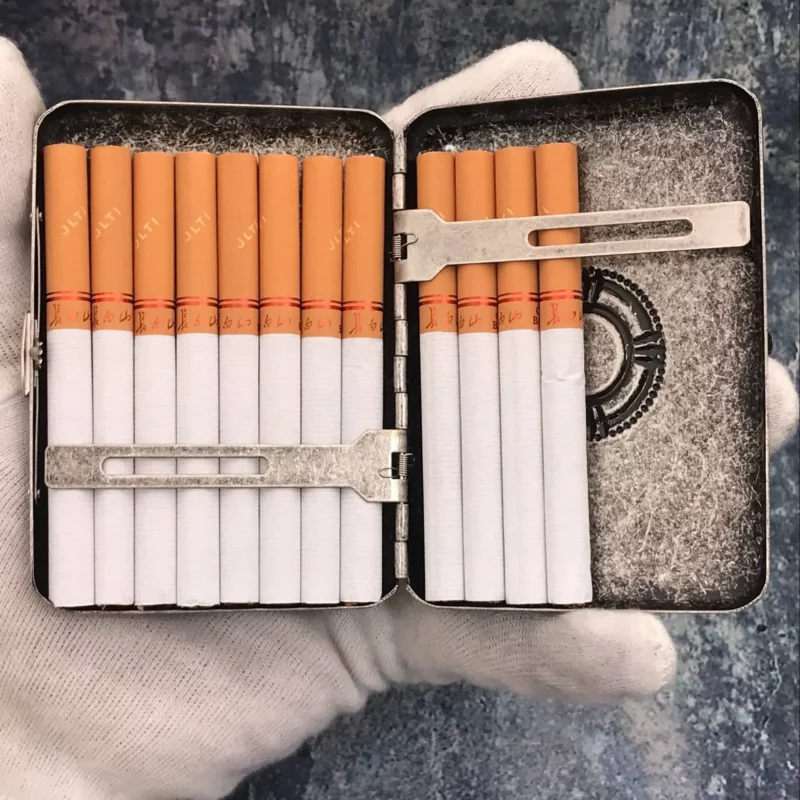 Small silver cigarette case​